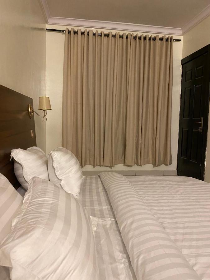 Posh Hotel And Suites Victoria Island Лагос Экстерьер фото