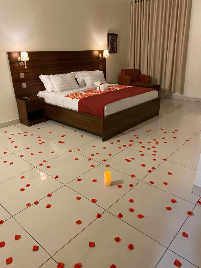 Posh Hotel And Suites Victoria Island Лагос Экстерьер фото